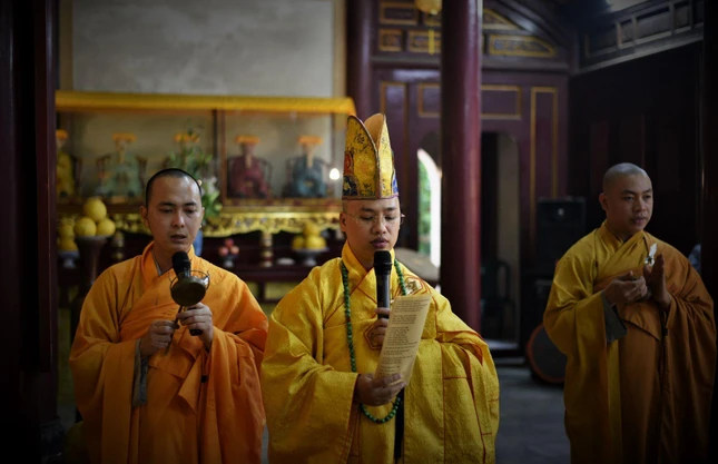 Chư Tăng tham dự khóa lễ