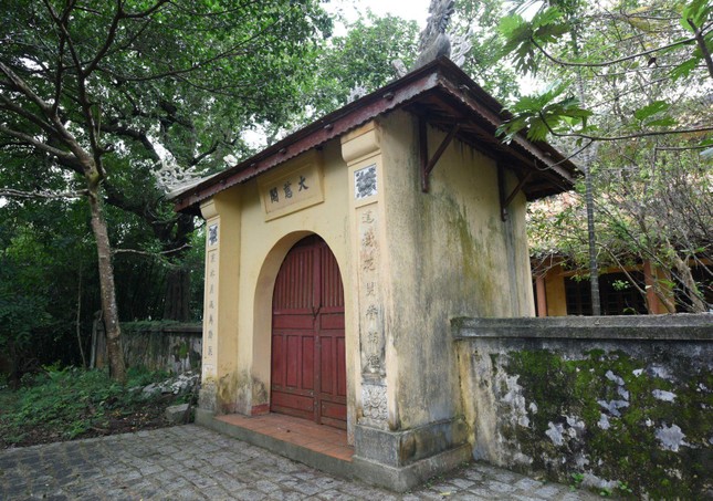 Đại Từ các phía sau chùa