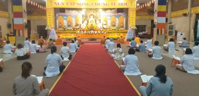 Pháp hội kéo dài đến hết rằm tháng Giêng - Ảnh Minh Sơn