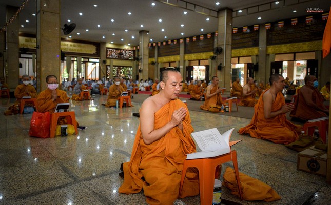 Kinh Đại Bảo tích được chọn lọc, diễn tả theo tinh thần Đại thừa, bao gồm các tư tưởng Bát nhã, Tịnh độ, Mật giáo…