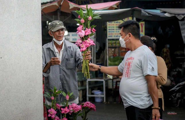Tình trạng bói toán, mua bán lộn xộn, chèo kéo khách hành hương trước cổng chùa trước đây đã không còn