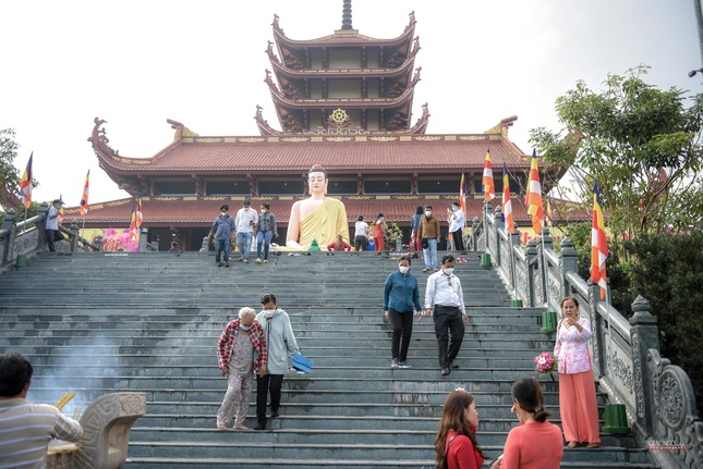 Góp phần khuyến khích lối sống đạo đức, hướng thiện của người dân quanh vùng