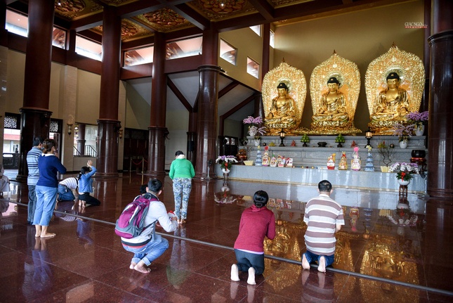 Đảnh lễ Tam bảo