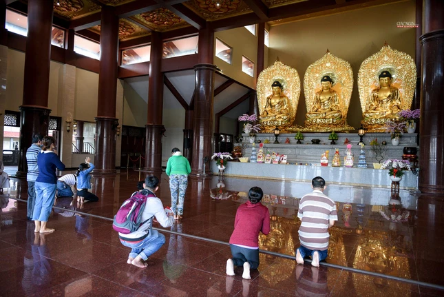 Đảnh lễ Tam bảo