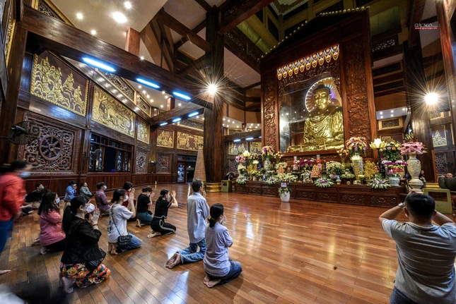 Chánh điện Pháp Viện Minh Đăng Quang