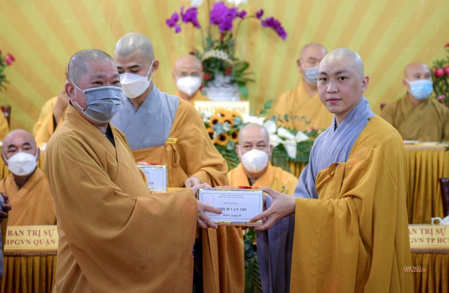 Lớp Sơ cấp Phật học quận 8 khóa 12 có 30 Tăng, Ni sinh tốt nghiệp với 5 vị đạt thành tích cao