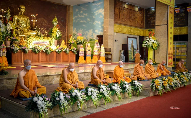 Chư tôn đức Hệ phái Khất sĩ tại buổi lễ