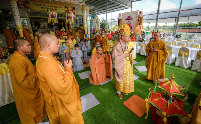 Trai đàn cầu siêu cho các hương linh tử nạn bởi đại dịch Covid-19