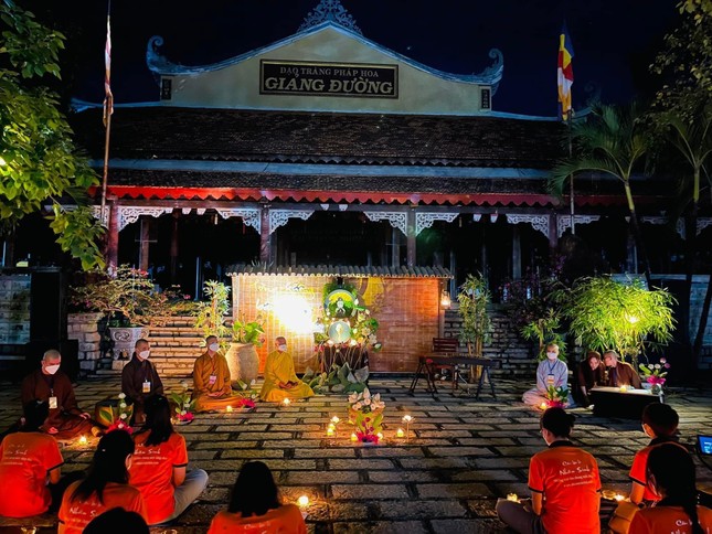 Một chung trà thơm, một miếng bánh ngon, một đoá sen trắng muốt và hơn hết cả là sự trở về của những con người mang trong mình một tình thương yêu, tấm lòng tha thiết được học hỏi, sẻ chia