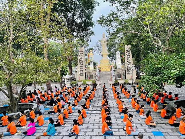 Toàn cảnh khóa tu