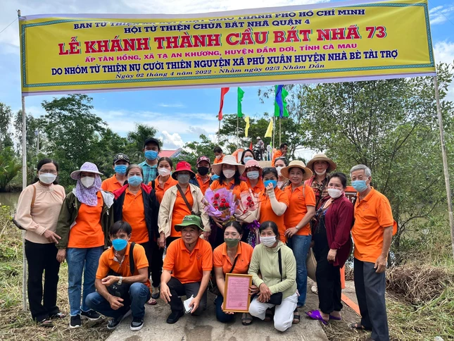 Khánh thành cầu Bát Nhã 73 tại ấp Tân Hồng, xã Tạ An Khương, huyện Đầm Dơi, Cà Mau Khánh thành cầu Bát Nhã 73 tại ấp Tân Hồng, xã Tạ An Khương, huyện Đầm Dơi, Cà Mau