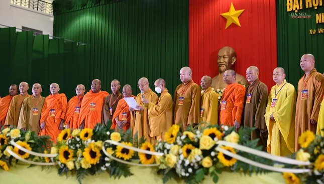 Hòa thượng Thích Trí Minh đại diện tân Ban Trị sự nhiệm kỳ VII phát biểu nhận nhiệm vụ