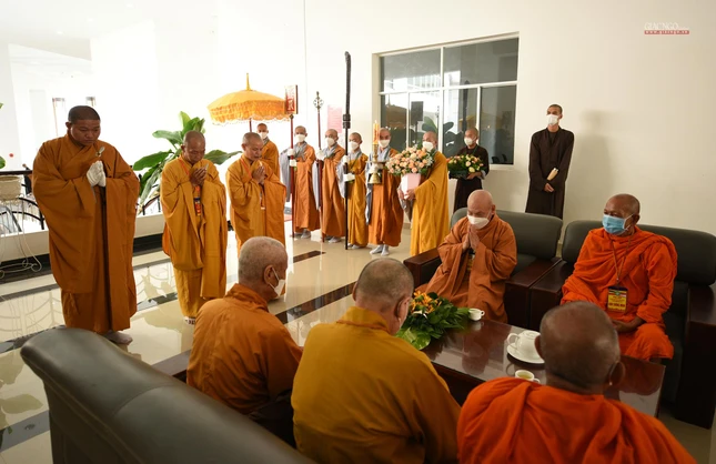 Cung nghinh chư tôn đức chứng minh