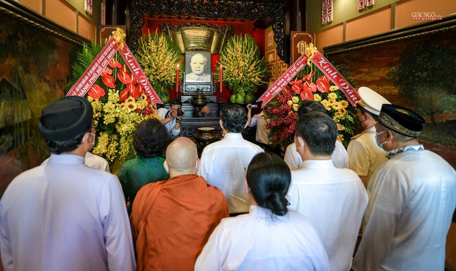 Dâng hương, hoa Chủ tịch Tôn Đức Thắng