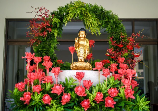 Tất cả đều hân hoan chờ đón ngày Đức Phật đản sanh, mang lại hạnh phúc cao quý cho muôn loài