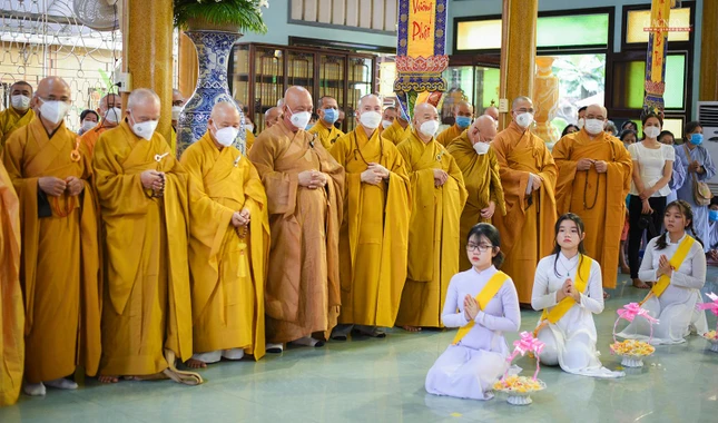 Chư tôn đức Tăng trong Ban Trị sự GHPGVN TP.HCM, Ban Trị sự Phật giáo quận, huyện tham dự Chư tôn đức Tăng trong Ban Trị sự GHPGVN TP.HCM, Ban Trị sự Phật giáo quận, huyện tham dự