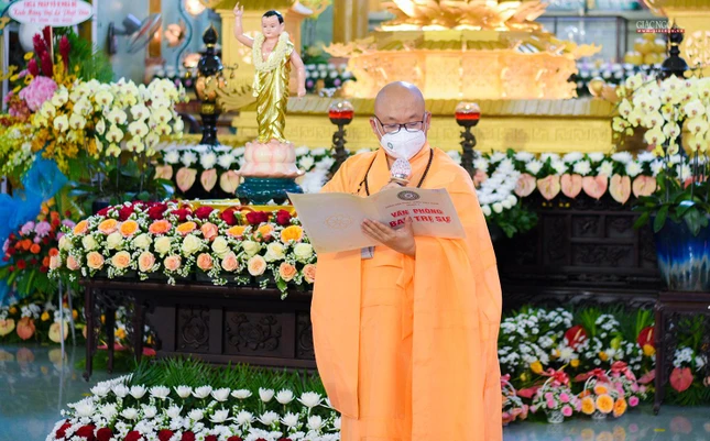 Thượng tọa Thích Minh Bảo, Trưởng ban Trị sự Phật giáo quận 4 đọc thông điệp Phật đản Thượng tọa Thích Minh Bảo, Trưởng ban Trị sự Phật giáo quận 4 đọc thông điệp Phật đản