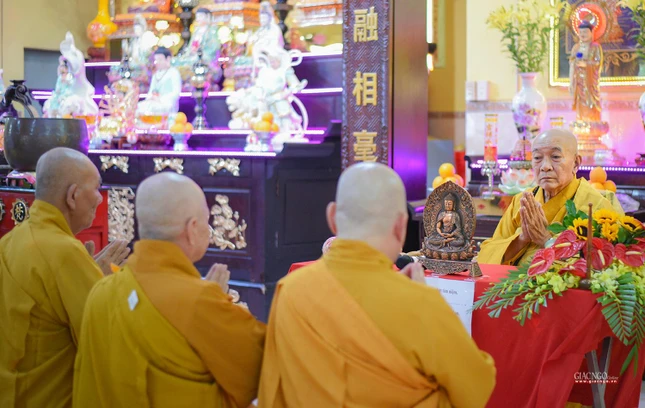 Hòa thượng Thích Thiện Lương chứng minh lễ đối thú An cư