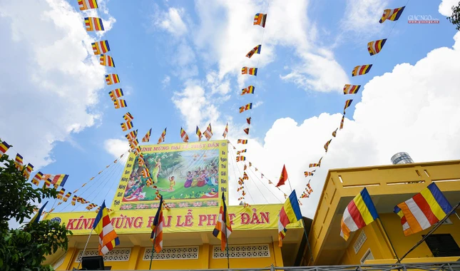 Mô hình vườn Lâm-tỳ-ni được chùa Giác Huệ (quận 7) thiết trí để chào đón Phật đản