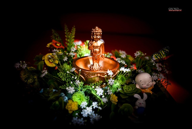 Tượng Phật đản sanh nhỏ tại chùa Pháp Hoa (quận 1)