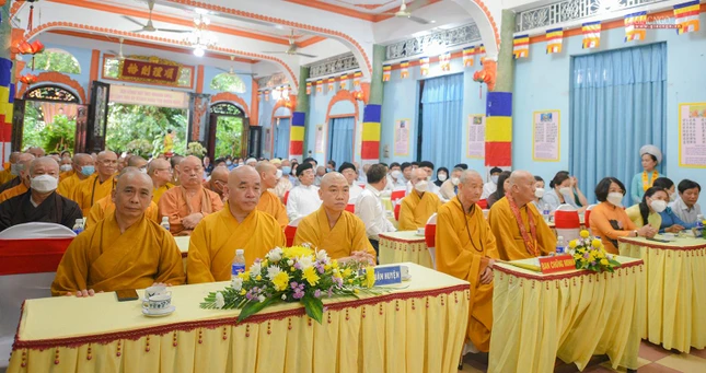 Đại diện Phật giáo, chính quyền và các tôn giáo bạn tại buổi lễ