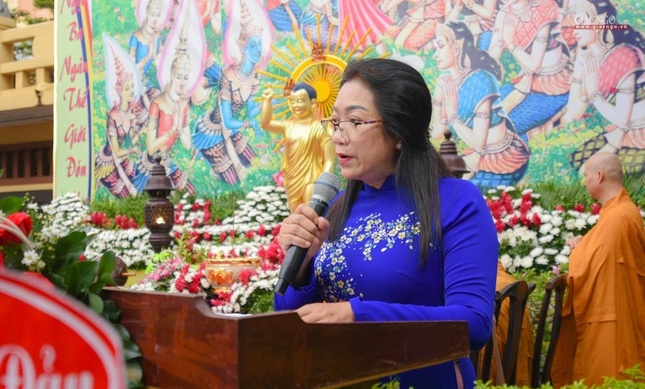 Bà Phạm Thị Sành phát biểu