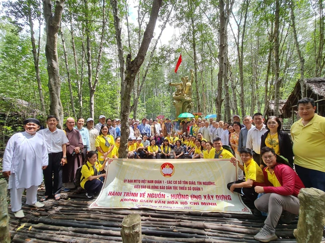 Hưởng ứng xây dựng “Không gian văn hóa Hồ Chí Minh” nhân kỷ niệm 132 năm Ngày sinh Chủ tịch Hồ Chí Minh (19-5-1890 - 19-5-2022) Hưởng ứng xây dựng “Không gian văn hóa Hồ Chí Minh” nhân kỷ niệm 132 năm Ngày sinh Chủ tịch Hồ Chí Minh (19-5-1890 - 19-5-2022)