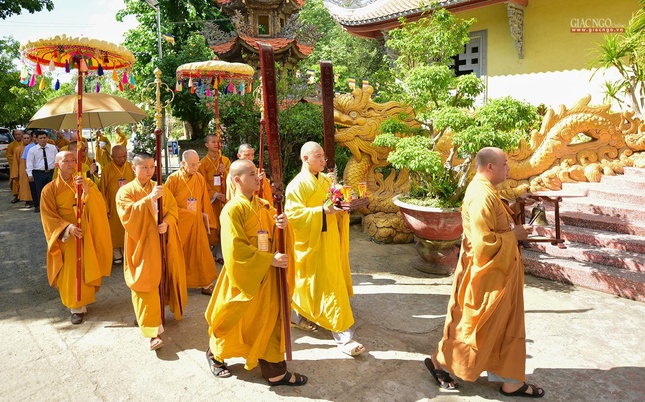 Cung nghinh chư tôn đức