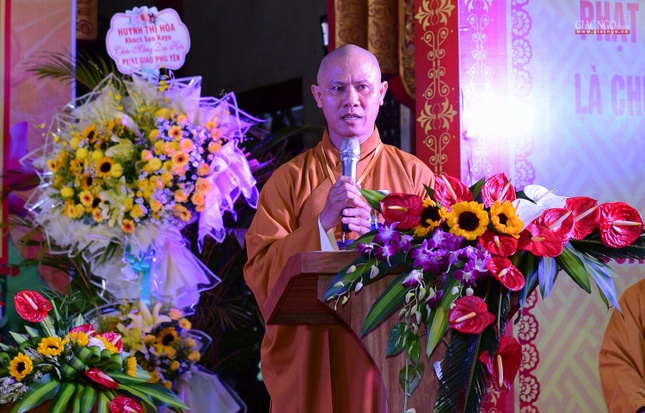 Đại đức Thích Nguyên Minh, Phó Trưởng ban Thường trực Ban Trị sự Phật giáo Phú Yên trình nhân sự dự kiến giới thiệu vào Ban Trị sự nhiệm kỳ mới