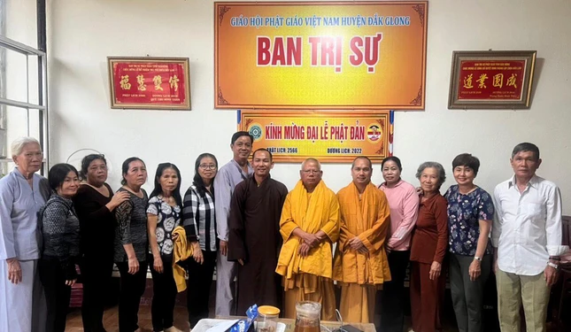 Trao tặng giếng nước sạch đến bà con huyện Đắk G'long