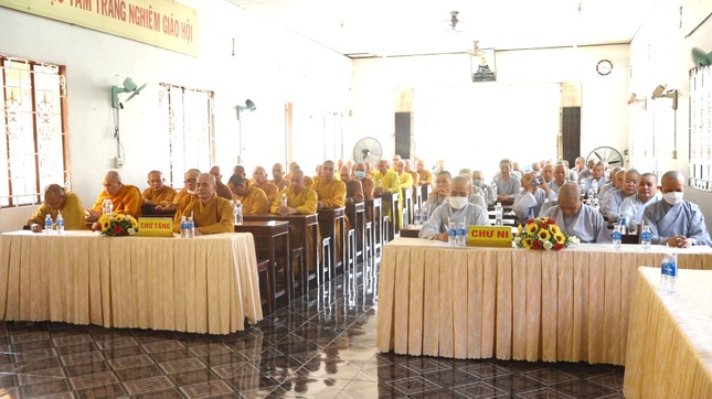 Các hành giả là thành viên Ban Trị sự Phật giáo tỉnh Trà Vinh tham dự lễ khai mạc