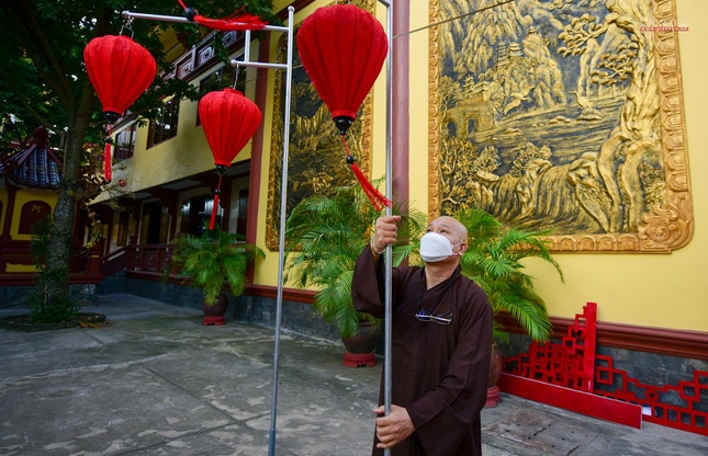 Treo lồng đèn trang trí