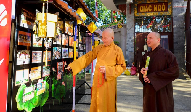 Khu vực triển lãm ảnh kết quả hoạt động Phật sự nhiệm kỳ IX của Phật giáo tỉnh Long An