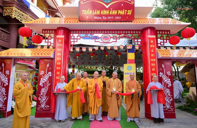 Dịp này, Ban Trị sự Phật giáo tỉnh Long An cũng tiến hành cắt băng khánh thành triển lãm ảnh Phật sự trong nhiệm kỳ vừa qua