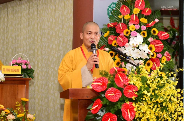 Đại đức Thích Lệ Duyên báo cáo tổng kết công tác Phật sự nhiệm kỳ IX (2017-2022)