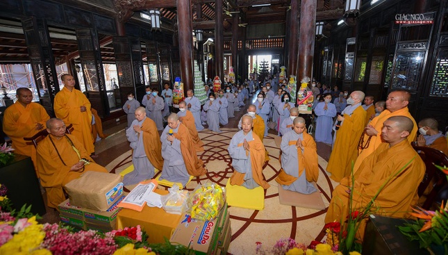 Chư Ni quận 7 tác bạch cúng dường tại hạ trường chùa Pháp Võ (huyện Nhà Bè) Chư Ni quận 7 tác bạch cúng dường tại hạ trường chùa Pháp Võ (huyện Nhà Bè)