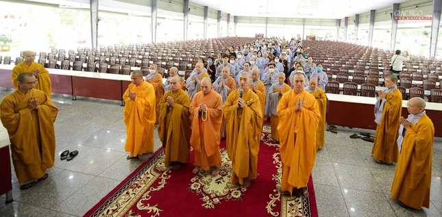 Tác bạch cúng dường các hành giả an cư ở Học viện Phật giáo VN tại TP.HCM