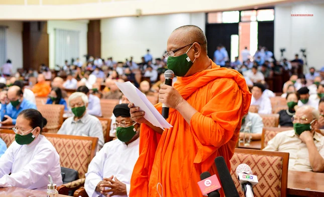 Hòa thượng Danh Lung trình bày ý kiến tại buổi gặp mặt