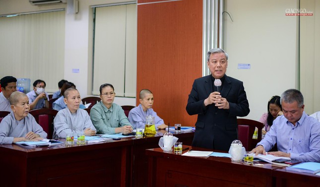 Linh mục Tạ Huy Hoàng, Tổng Quản lý Học viện Công giáo Việt Nam phản biện tại hội thảo