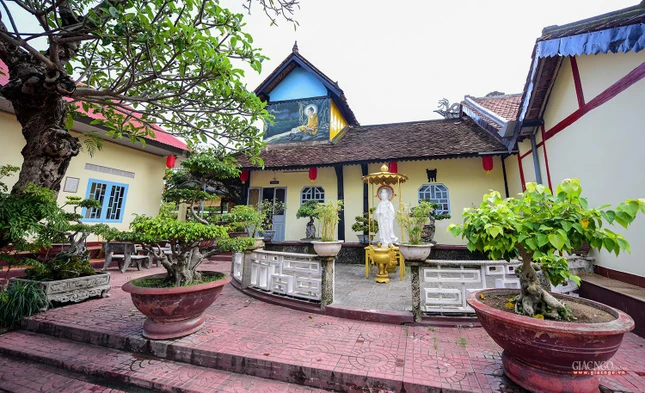 Chùa được thiết kế theo hình chữ Môn (門)