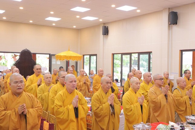 Chư tôn đức HĐTS, Văn phòng II Trung ương Giáo hội, các Ban, Viện; Ban Trị sự GHPGVN các quận huyện tham dự lễ tưởng niệm