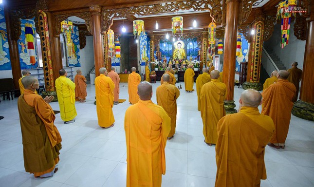 Theo truyền thống, toàn thể chư Tăng mỗi tháng tổ chức 2 kỳ bố-tát, thính giới chung tại chùa Đức Phú - Văn phòng Ban Trị sự Phật giáo huyện