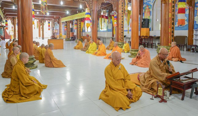 Thượng tọa Thích Thiện Từ, Trưởng ban Trị sự GHPGVN huyện Nhà Bè nói về ý nghĩa của ngày bố-tát