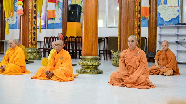 Đây là thời điểm chư Tăng xét lại những hành vi trong nửa tháng qua xem có phù hợp với giới luật hay không