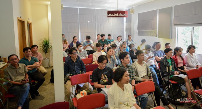 Buổi trò chuyện thu hút rất nhiều người đến tham dự