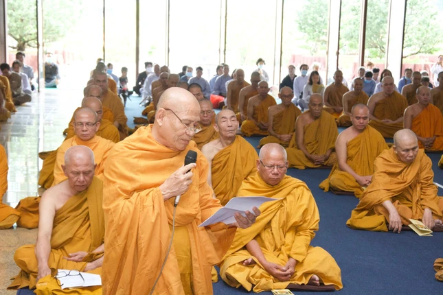 Hòa thượng Thích Minh Bửu cung tuyên tiểu sử Hòa thượng Thích Giác Nhiên Hòa thượng Thích Minh Bửu cung tuyên tiểu sử Hòa thượng Thích Giác Nhiên