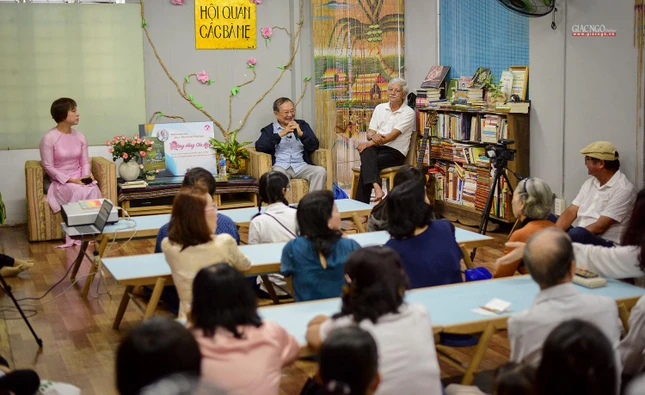 Trò chuyện với bác sĩ Đỗ Hồng Ngọc: “Bông hồng cho mẹ và những cảm nhận học Phật” Trò chuyện với bác sĩ Đỗ Hồng Ngọc: “Bông hồng cho mẹ và những cảm nhận học Phật”