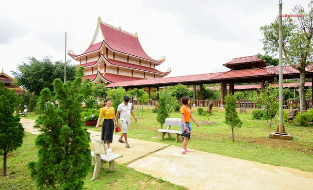 Chùa Khánh Lâm cũng là điểm đến nổi tiếng trong khu du lịch sinh thái Măng Đen, Kon Tum Chùa Khánh Lâm cũng là điểm đến nổi tiếng trong khu du lịch sinh thái Măng Đen, Kon Tum