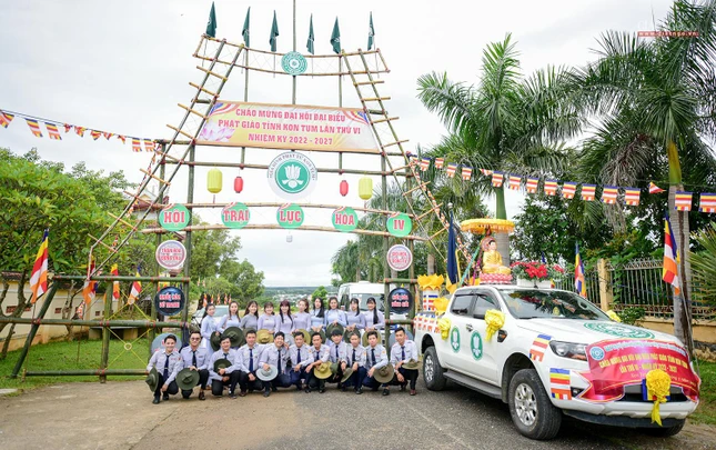 Đội ngũ huynh trưởng Gia đình Phật tử tỉnh Kon Tum tham gia vào công tác chuẩn bị đại hội