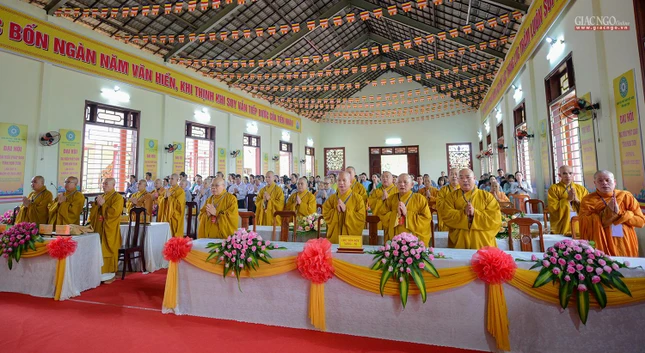 Thực hiện nghi thức quốc ca, đạo ca Thực hiện nghi thức quốc ca, đạo ca